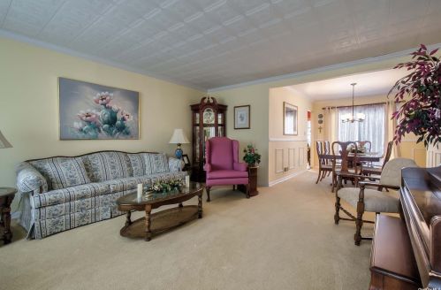 36 Mead Ave, Hicksville, NY 11801-3746