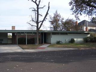 110 Colonial Dr, Hanford, CA 93230-1770