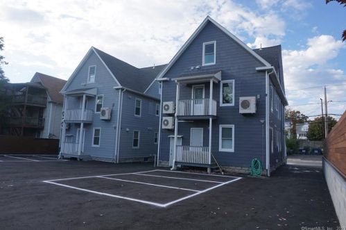 351 Gregory St, Bridgeport, CT 06604-5324