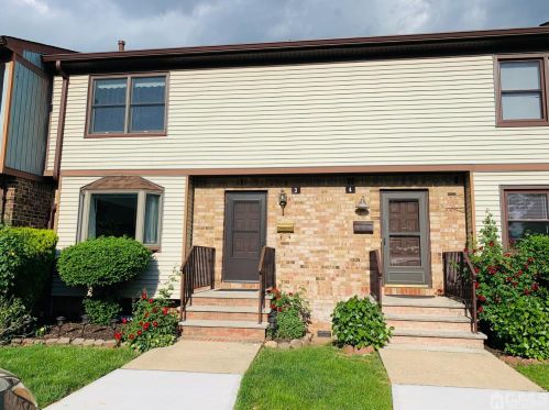 3 Highview Dr, Woodbridge NJ  07095-3905 exterior