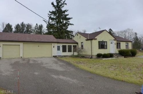 12216 Butternut Rd, Newbury, OH 44065-9509