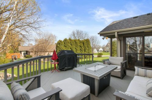 4580 Sommerset Dr, Waukesha WI  53151-6876 exterior