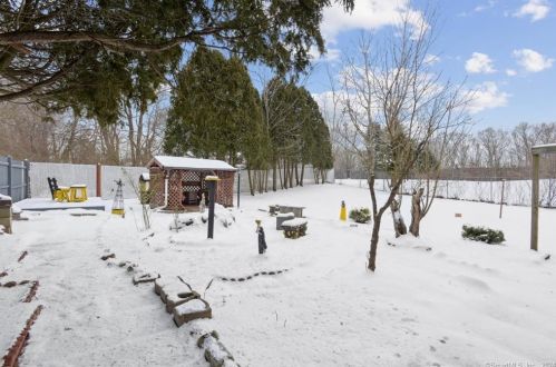 4 Fairway Ln, Norwich CT  06360-7006 exterior