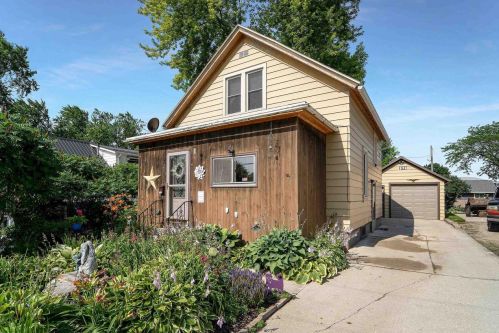 2333 Prospect St, New Holstein, WI 53061-1029
