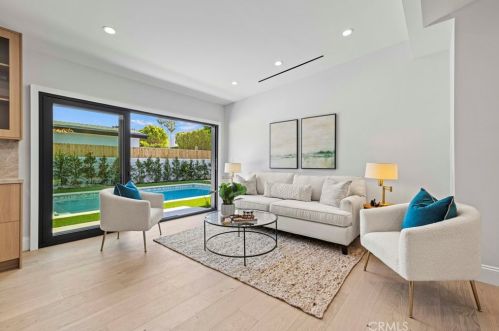 12440 Addison St, North Hollywood CA  91607-3546 exterior