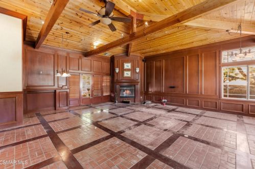 3192 Sycamore Dr, Simi Valley CA 93065-2703 exterior