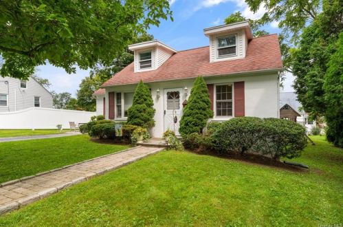 106 Oak Cir, Mahopac NY  10541-4146 exterior