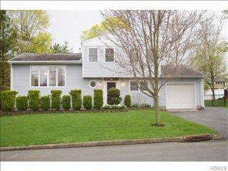 22 Chestnut Oval, Orangeburg, NY 10962-1404