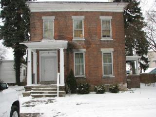 64 Broad St, Lyons, NY 14489-1123
