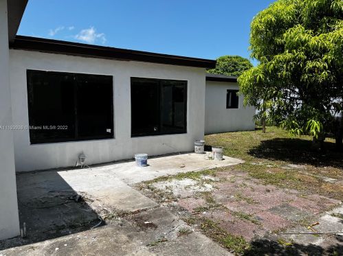 7020 27th Ct, Hollywood FL  33023-3706 exterior