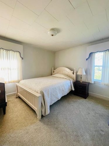 127 Pineview Dr, Mount Airy NC 27030-5145 exterior