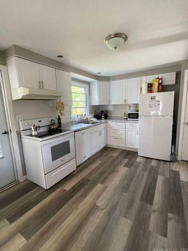 45 Carriage Dr, North Haven, CT 06473-1508