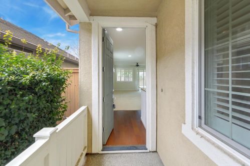 7500 Abbey Cir, Elk Grove CA  95757-5103 exterior