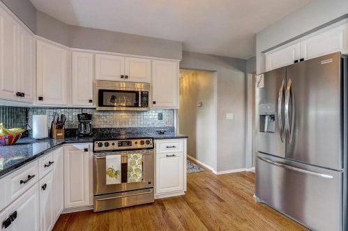 13190 Scarborough Dr, Waukesha WI  53151-6122 exterior