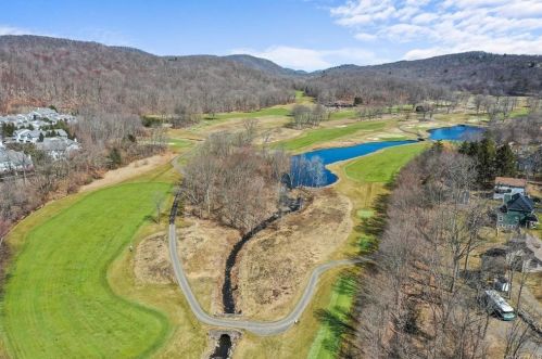 179 Woodlands Dr, Tuxedo Park NY  10987-4803 exterior