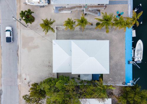 16 Corrine Pl, Key Largo FL 33037-4203 exterior