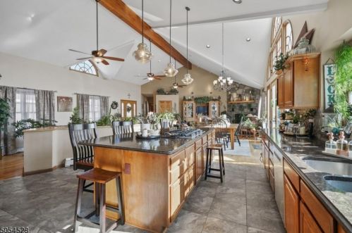 1 Mohawk Xing, Wantage NJ  07461-4539 exterior