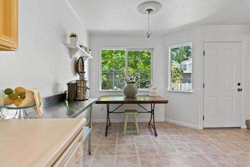 1468 Townview Ave, Santa Rosa CA  95405-7561 exterior