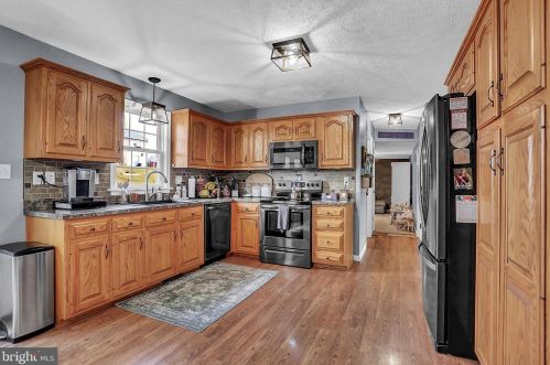 60 Independence Dr, Lees Cross Roads PA  17257-8225 exterior