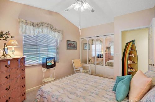 920 203rd Ave, Hollywood FL  33029-3439 exterior