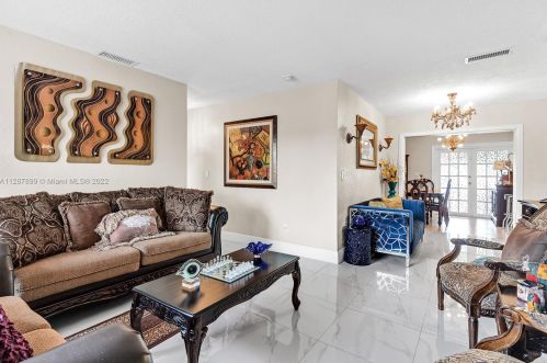 2637 9th Ct, Hialeah FL  33010-1223 exterior