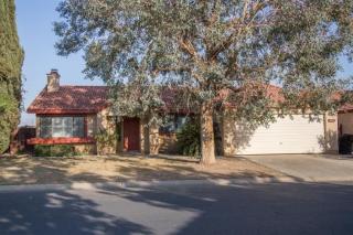 860 Lone Oak Dr, Porterville, CA 93257-5944