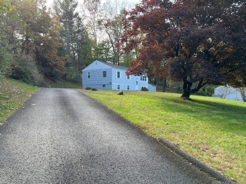 6 Wampum Dr, Northville, CT 06776-4631