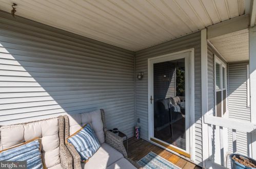 558 Cedar Holw Dr, Yardley PA exterior