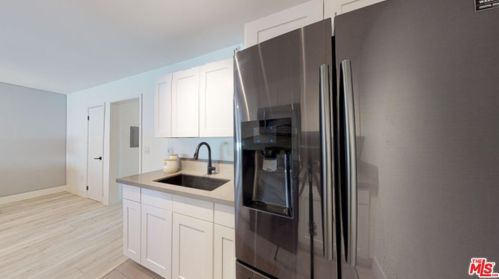 14222 Calvert St, Van Nuys CA 91411-2815 exterior