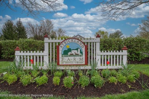 1405 Wagon Wheel Ct, East Freehold, NJ 07728-9111