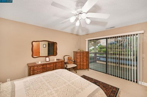 5525 Merritt Dr, Concord CA 94521-4708 exterior