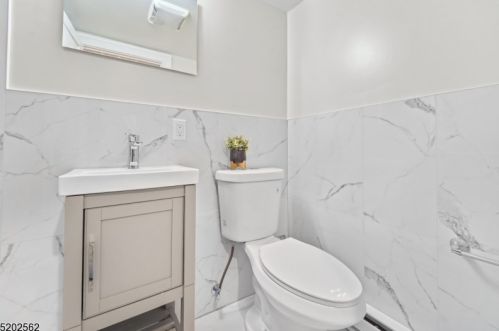 231 Broughton Ave, Bloomfield NJ  07003-4037 exterior