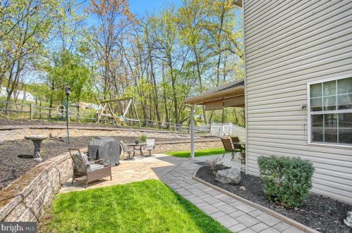 61 Crooked Dr, West Enola PA  17025-1522 exterior