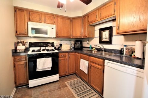 31 Cambridge, Oxford, NJ 07863-3408