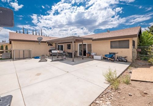 5525 Sycamore Ave, Rialto CA  92377-3913 exterior