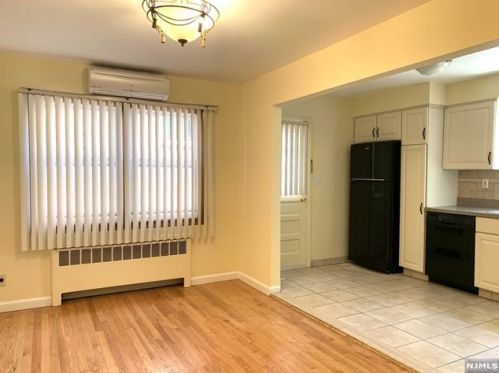 14 Edsall Ave, Palisades Park NJ  07650-1421 exterior