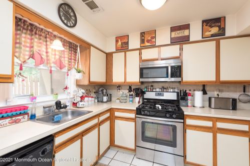 5 Three Pence Ln, Jackson Twp NJ  08527-2256 exterior