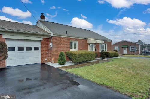 121 Lemon St, Ephrata PA  17522-2313 exterior