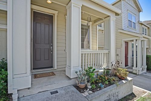 2084 Cooper Dr, Santa Rosa, CA 95404-5683