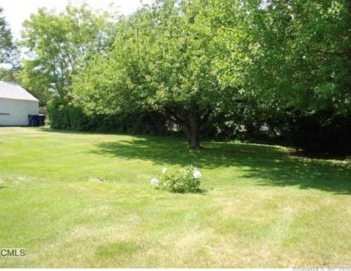 27 Avery St, Stamford, CT 06902-6201