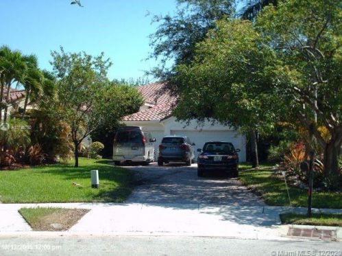 16701 38th St, Hollywood, FL 33027-4632