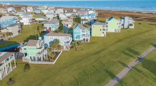 25314 Intrepid Ln, Galveston TX  77554-6612 exterior