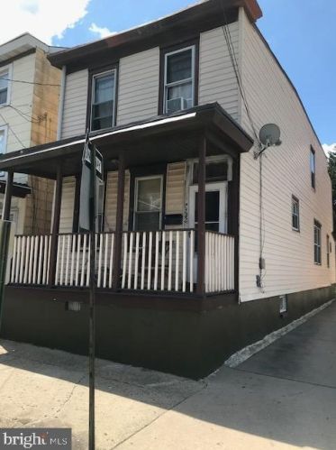 322 Bergen St, Gloucester, NJ 08030-1703