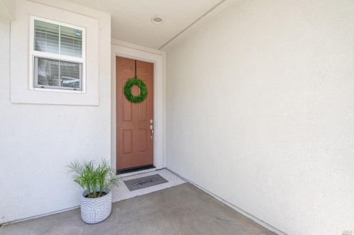 460 Rosso Ct, Vacaville CA 95687-5698 exterior