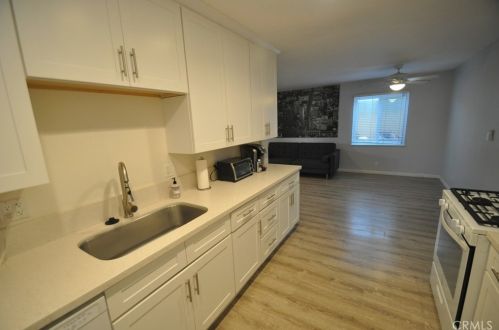 913 Balboa Blvd, Newport Beach, CA 92661-1081