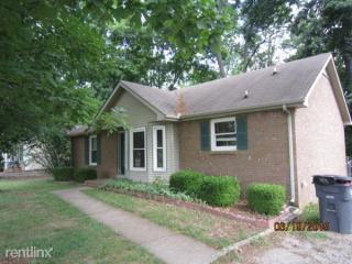 221 Bob White Dr, Clarksville TN  37042-7303 exterior