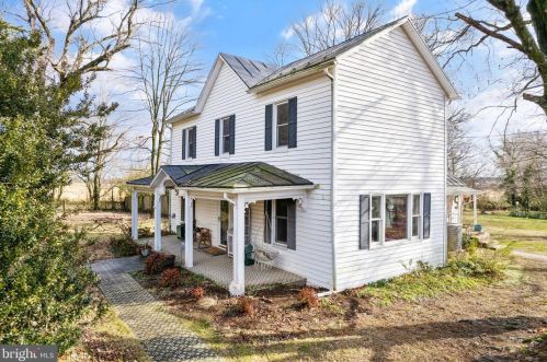 10647 Rogues Rd, Midland, VA 22728-2150