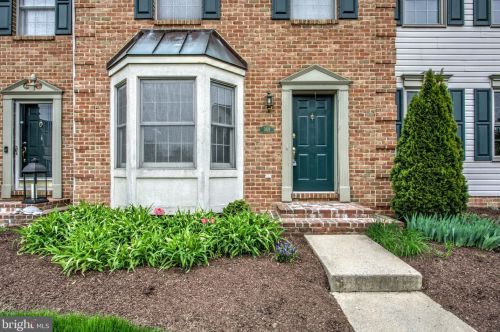 369 Cobblestone Ln, Lancaster, PA 17601-3340