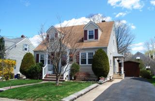 312 Clinton Ave, Manville, NJ 08835-1118