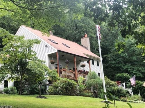 43 Yuma Ln, Skyline Lakes, NJ 07456-1225